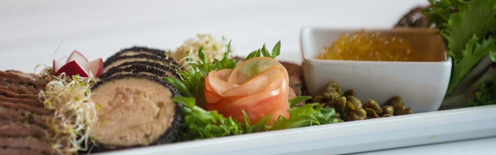 Suupisted, bufee ja toitlustus. Caviar Catering